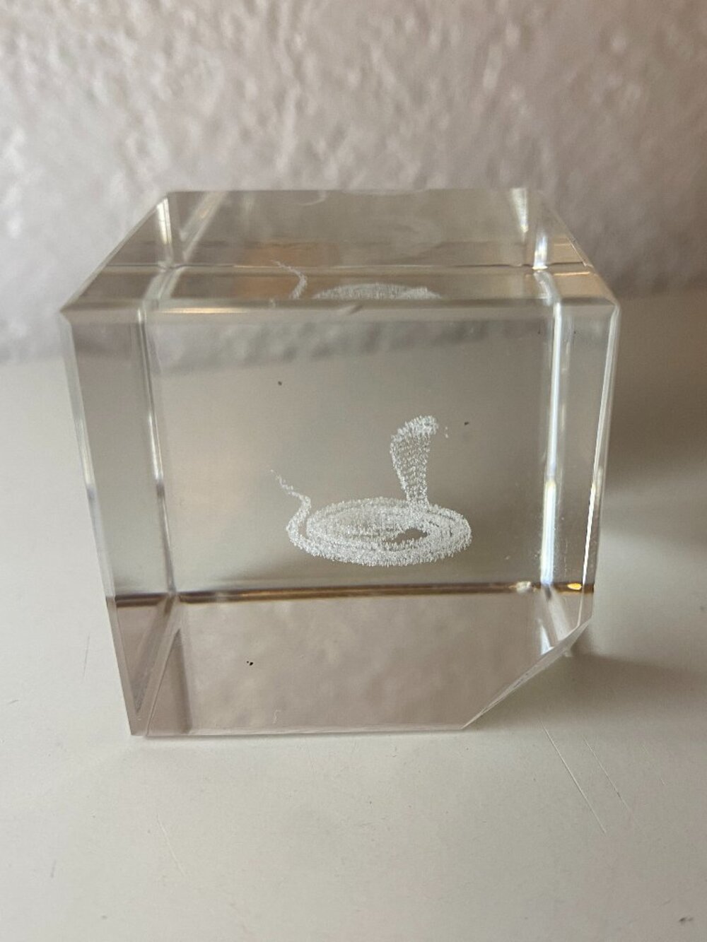 3D Laser Etched Crystal Glass Cube Paperweight Cobra Snake Beveled Edges